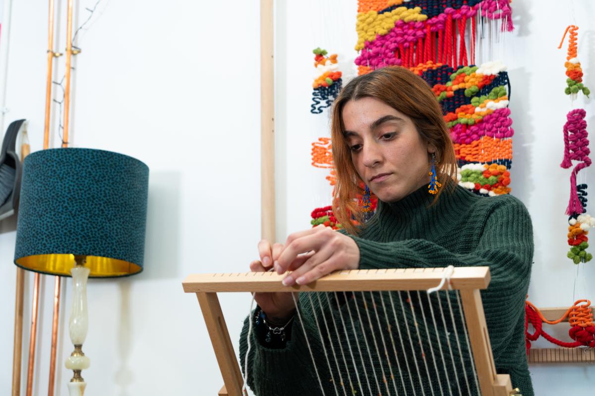 Weaving loom and fabric making
